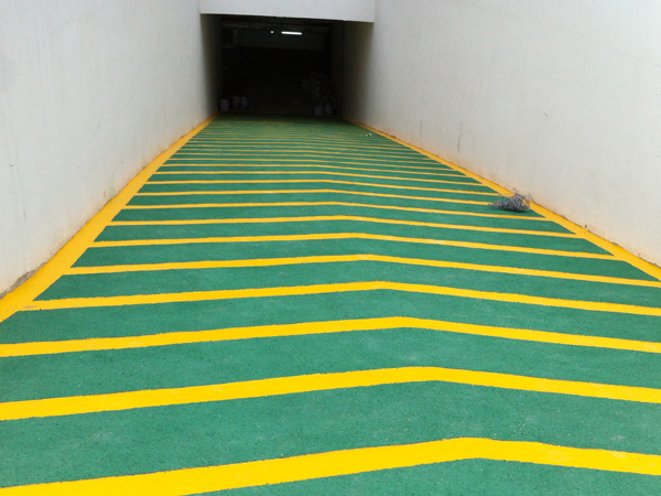 無(wú)震動(dòng)止滑坡道